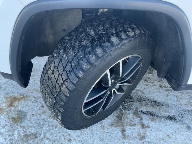 Jeep Grand Cherokee photo 18