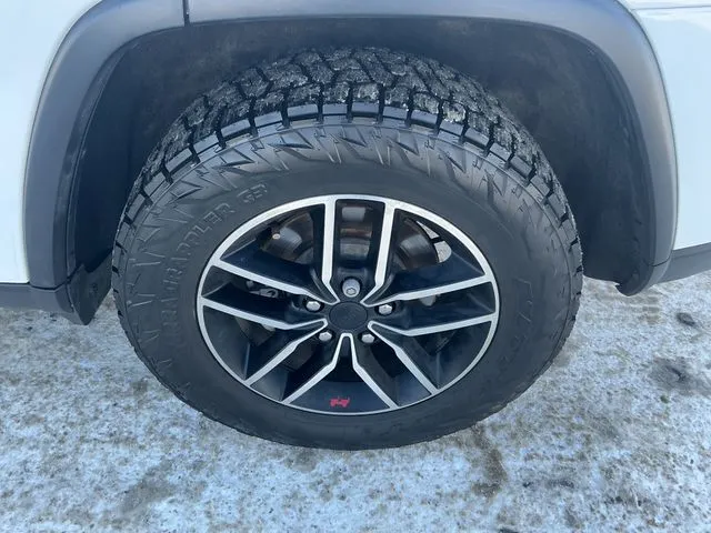 Jeep Grand Cherokee photo 16