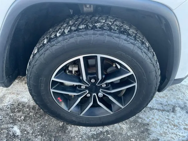 Jeep Grand Cherokee photo 13