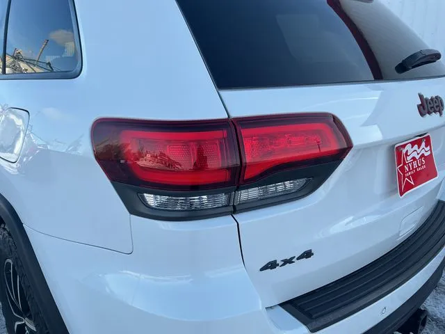 Jeep Grand Cherokee photo 21