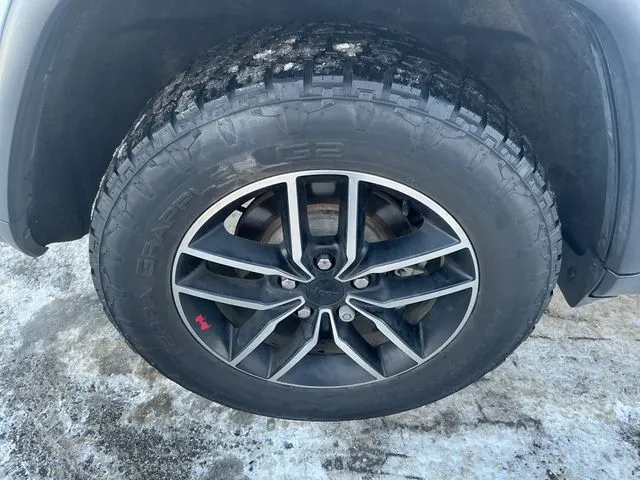 Jeep Grand Cherokee photo 17