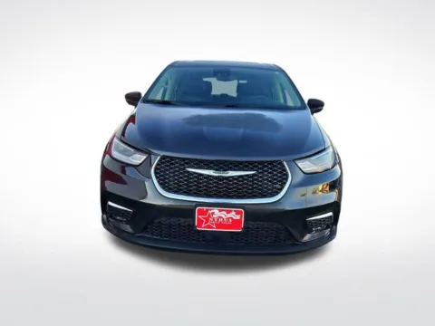 More photos of 2023 Chrysler Pacifica Touring L at Nyhus Family Sales, MN