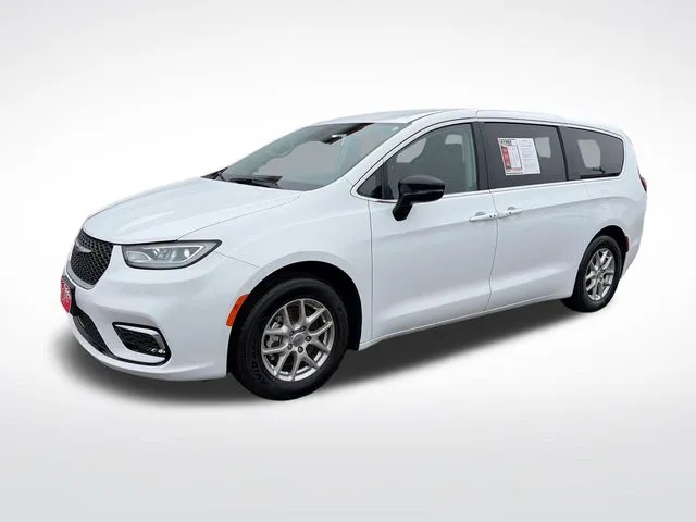 2024 Chrysler Pacifica Touring L's photo