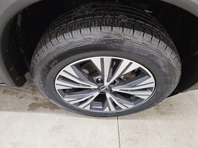 Nissan Rogue photo 14