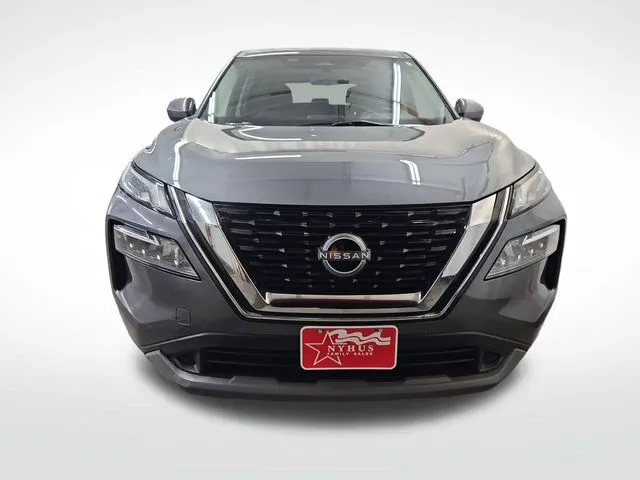 Nissan Rogue photo 2
