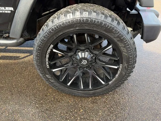 Jeep Wrangler photo 13