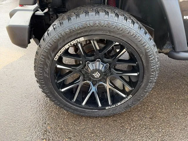 Jeep Wrangler photo 11