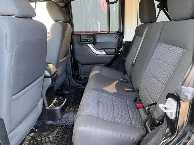 Jeep Wrangler photo 38