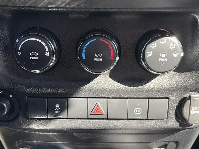 Jeep Wrangler photo 48