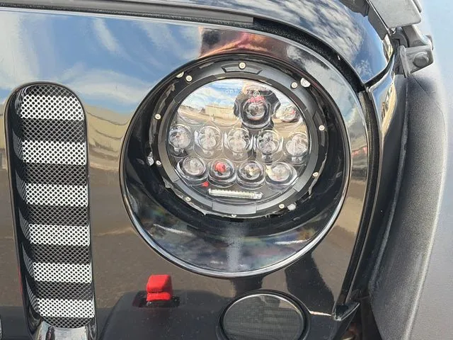 Jeep Wrangler photo 17