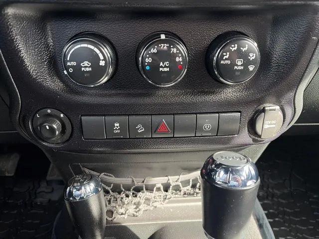 Jeep Wrangler photo 48