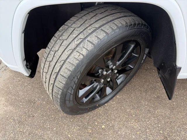 Jeep Grand Cherokee photo 18