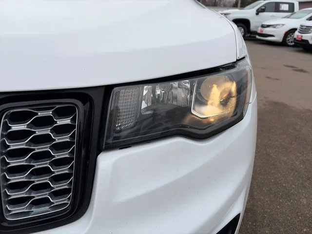 Jeep Grand Cherokee photo 19