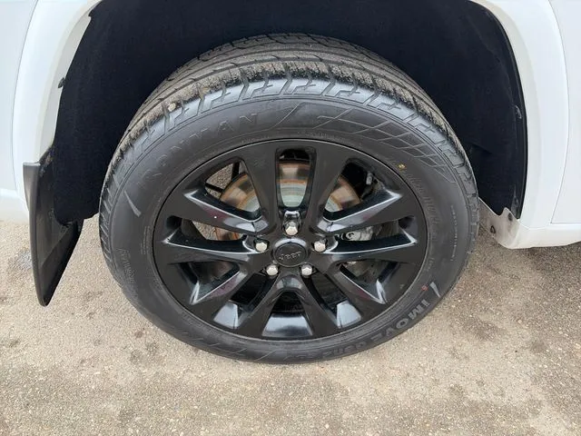 Jeep Grand Cherokee photo 17