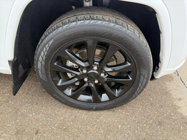 Jeep Grand Cherokee photo 15