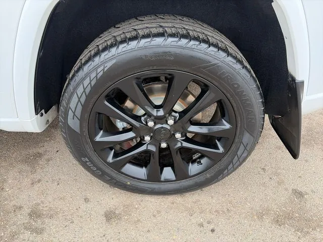 Jeep Grand Cherokee photo 16