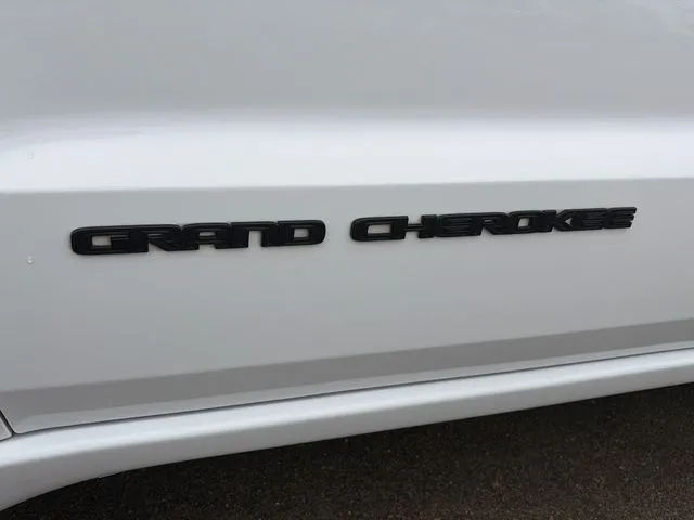 Jeep Grand Cherokee photo 22