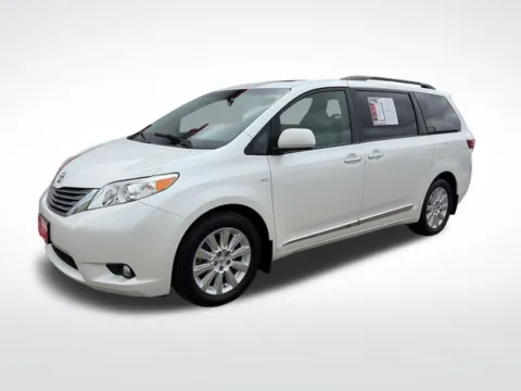 White 2016 Toyota Sienna XLE for sale in Perham, MN