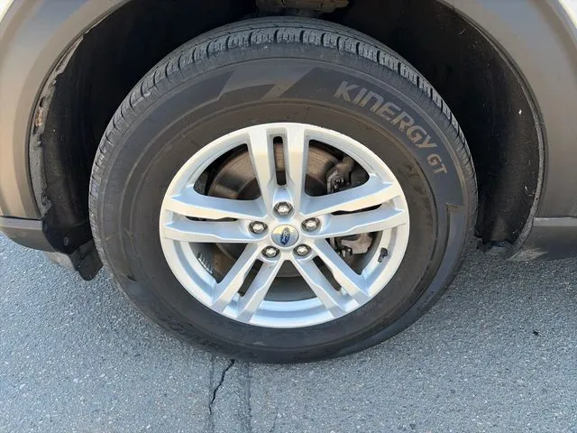 Ford Explorer photo 12