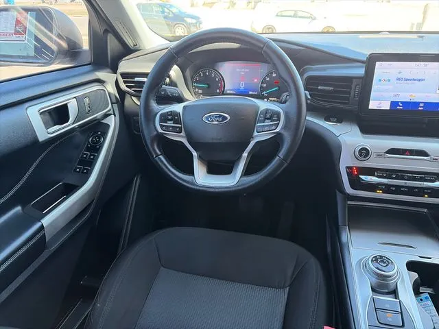 Ford Explorer photo 30