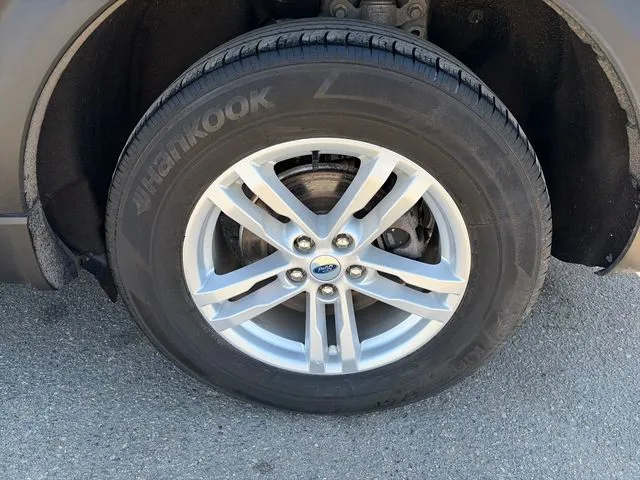Ford Explorer photo 15