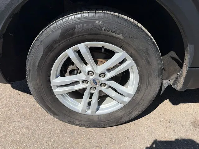 Ford Explorer photo 16
