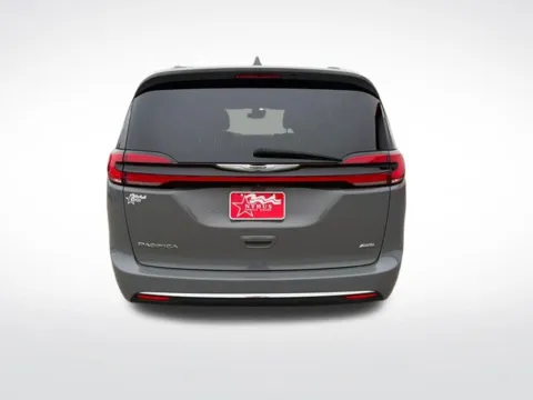 More photos of 2022 Chrysler Pacifica Touring at Nyhus Family Sales, MN
