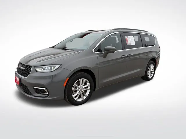 2022 Chrysler Pacifica Touring's photo