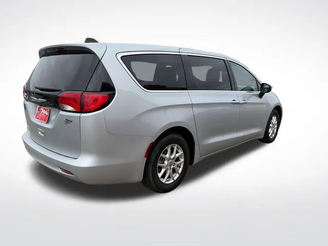 Chrysler Voyager photo 8