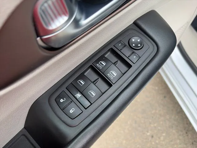 Chrysler Voyager photo 26