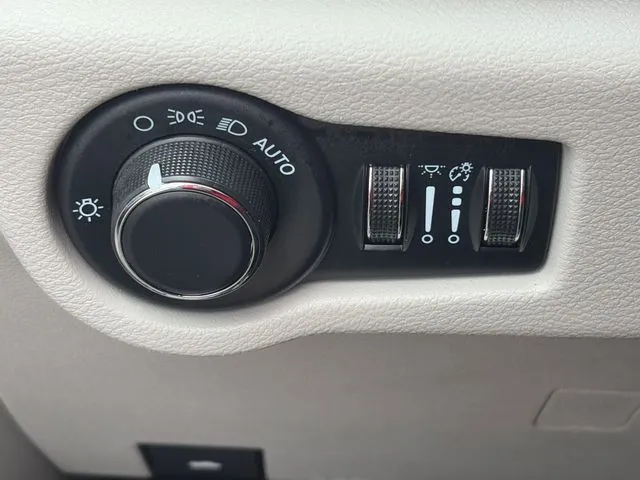 Chrysler Voyager photo 56