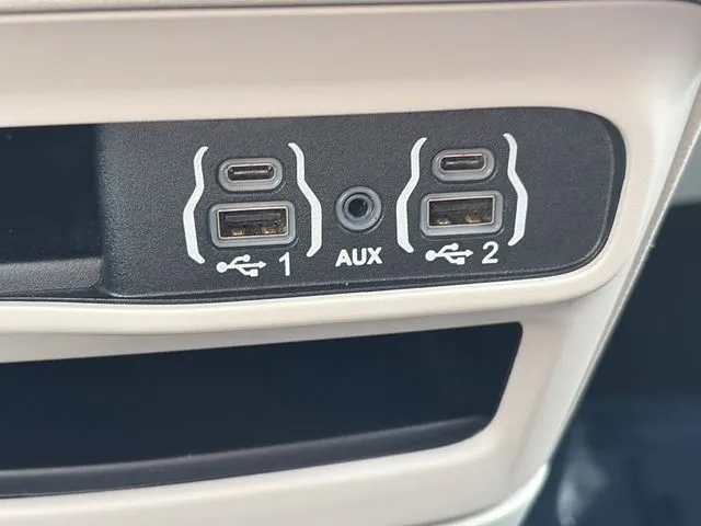Chrysler Voyager photo 56