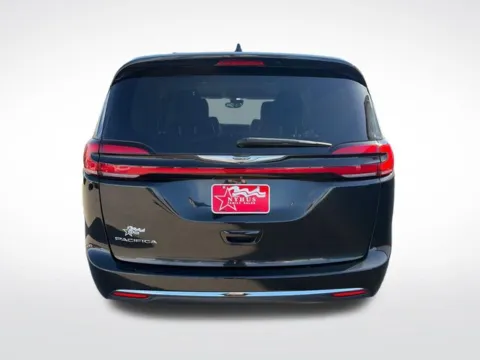 More photos of 2022 Chrysler Pacifica Touring L at Nyhus Family Sales, MN
