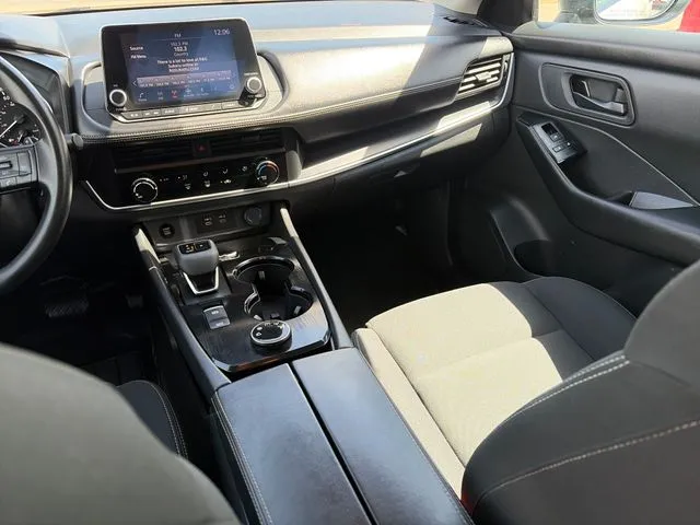 Nissan Rogue photo 32