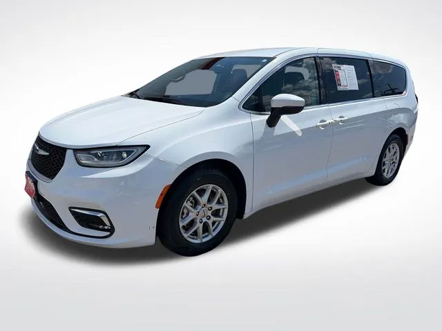 2023 Chrysler Pacifica Touring L's photo