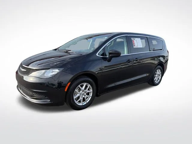 2022 Chrysler Voyager's photo