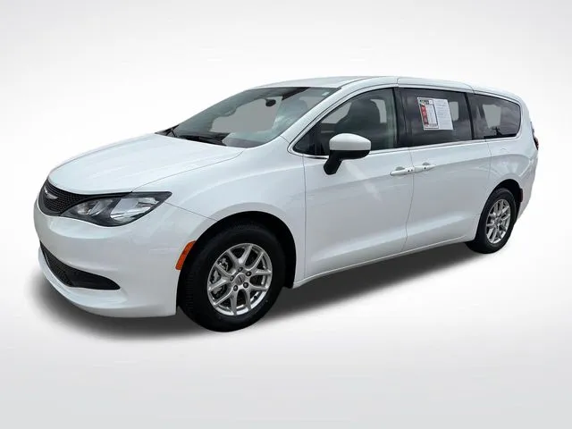 2022 Chrysler Voyager's photo