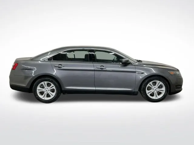 Ford Taurus photo 9