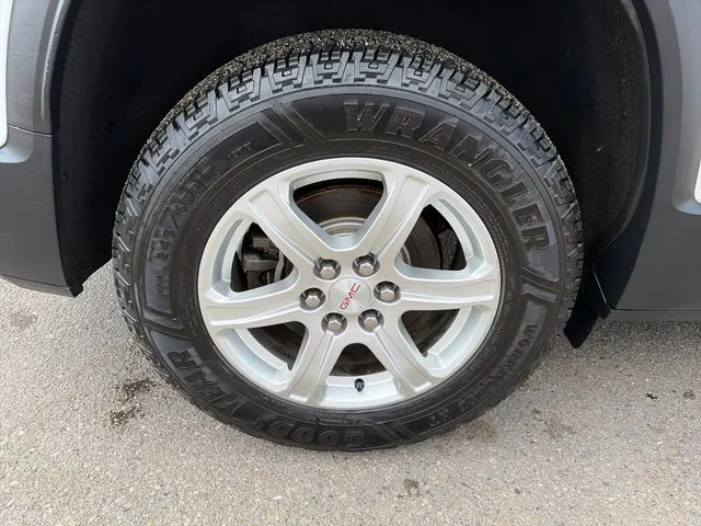 GMC Acadia photo 16
