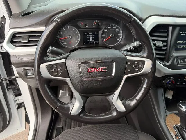 GMC Acadia photo 26