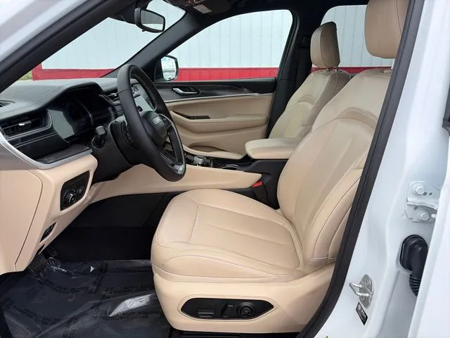 Jeep Grand Cherokee L photo 22