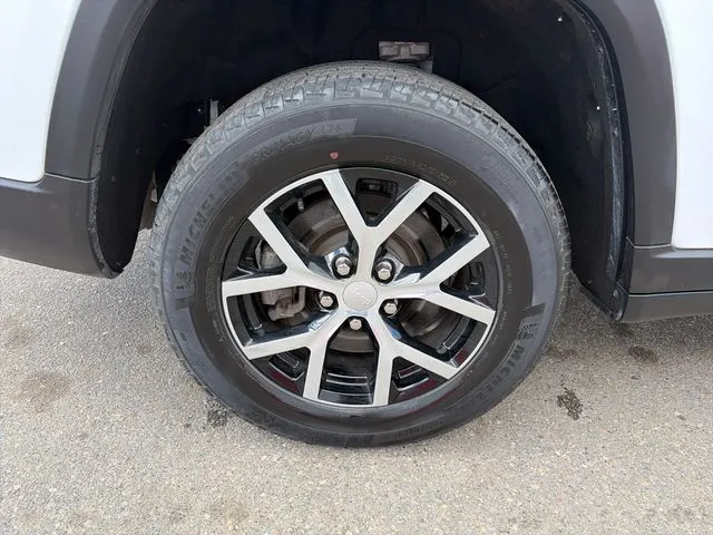 Jeep Grand Cherokee L photo 16