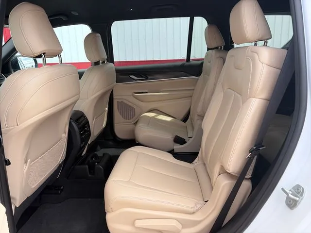 Jeep Grand Cherokee L photo 39