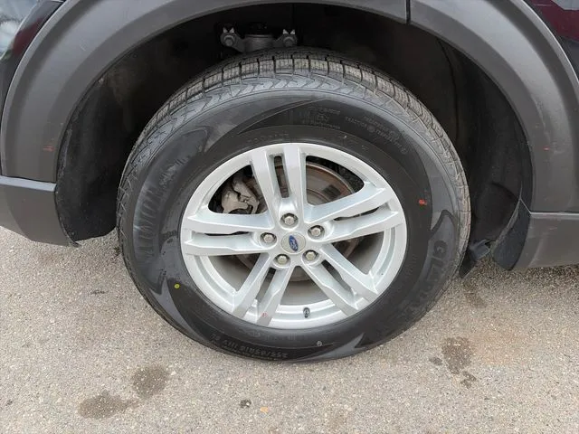 Ford Explorer photo 16