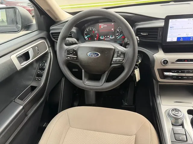 Ford Explorer photo 30