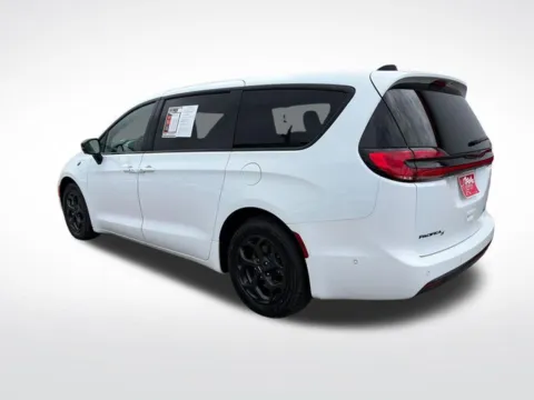 More photos of 2024 Chrysler Pacifica Hybrid Select at Nyhus Family Sales, MN