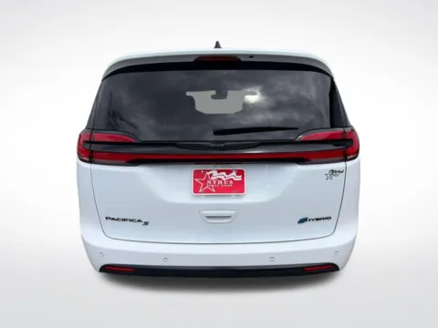 More photos of 2024 Chrysler Pacifica Hybrid Select at Nyhus Family Sales, MN