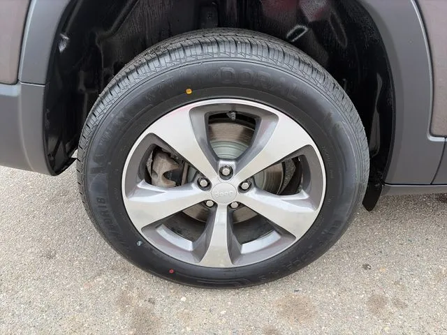 Jeep Cherokee photo 16