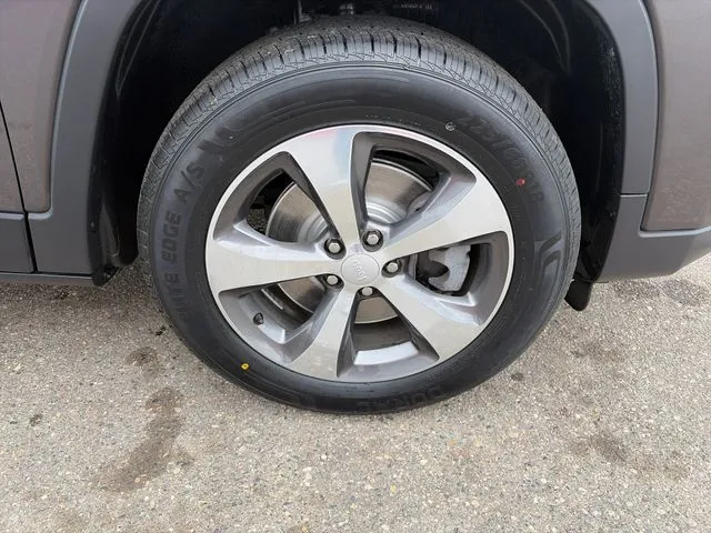 Jeep Cherokee photo 14