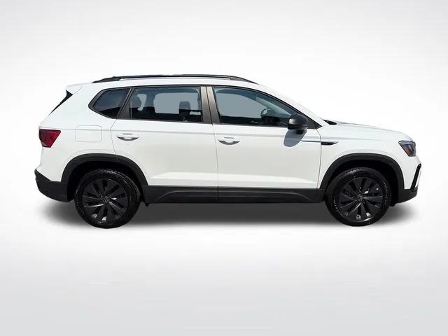 Volkswagen Taos photo 8